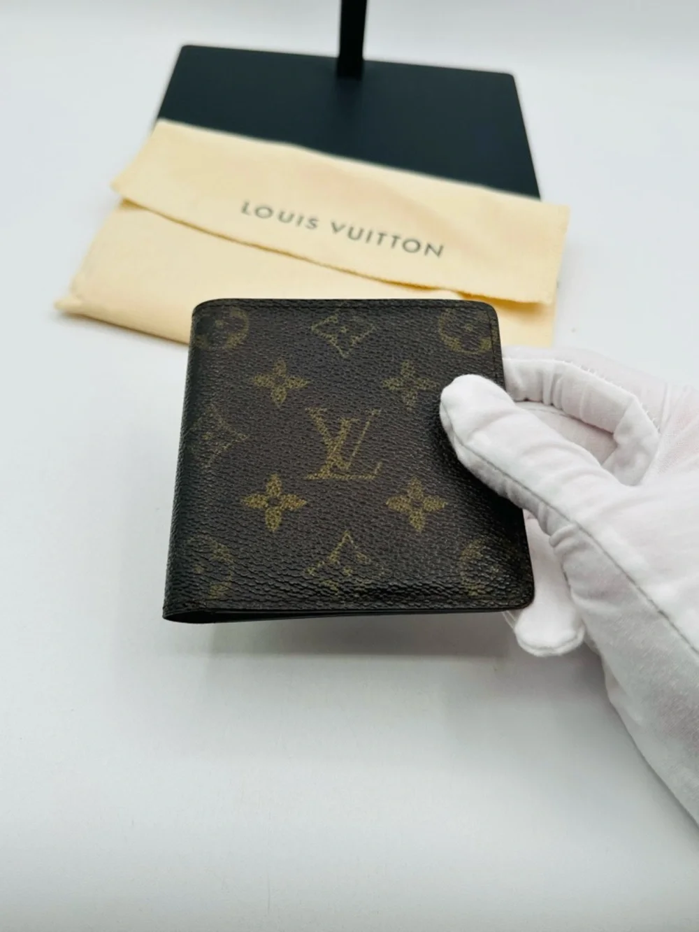 Louis Vuitton Bi Fold Monogram Wallet